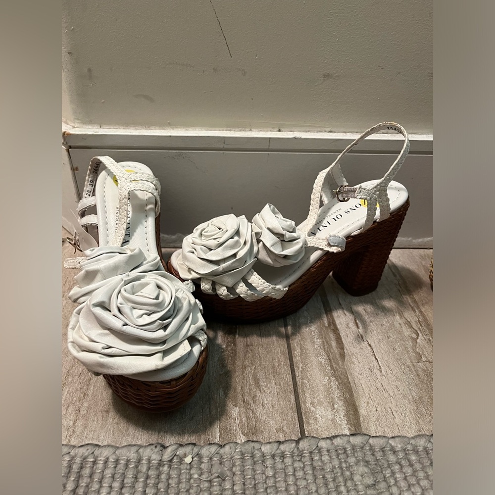 NWT PONS QUINTANA rattan style sandals
